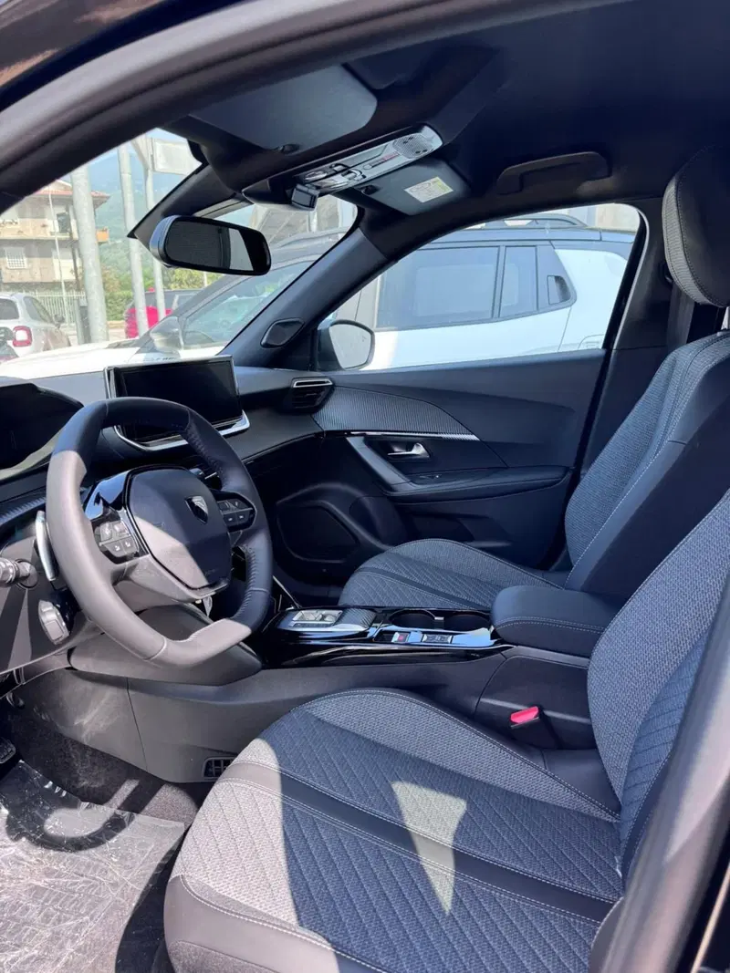 Peugeot 2008 nuova a Frosinone (5)