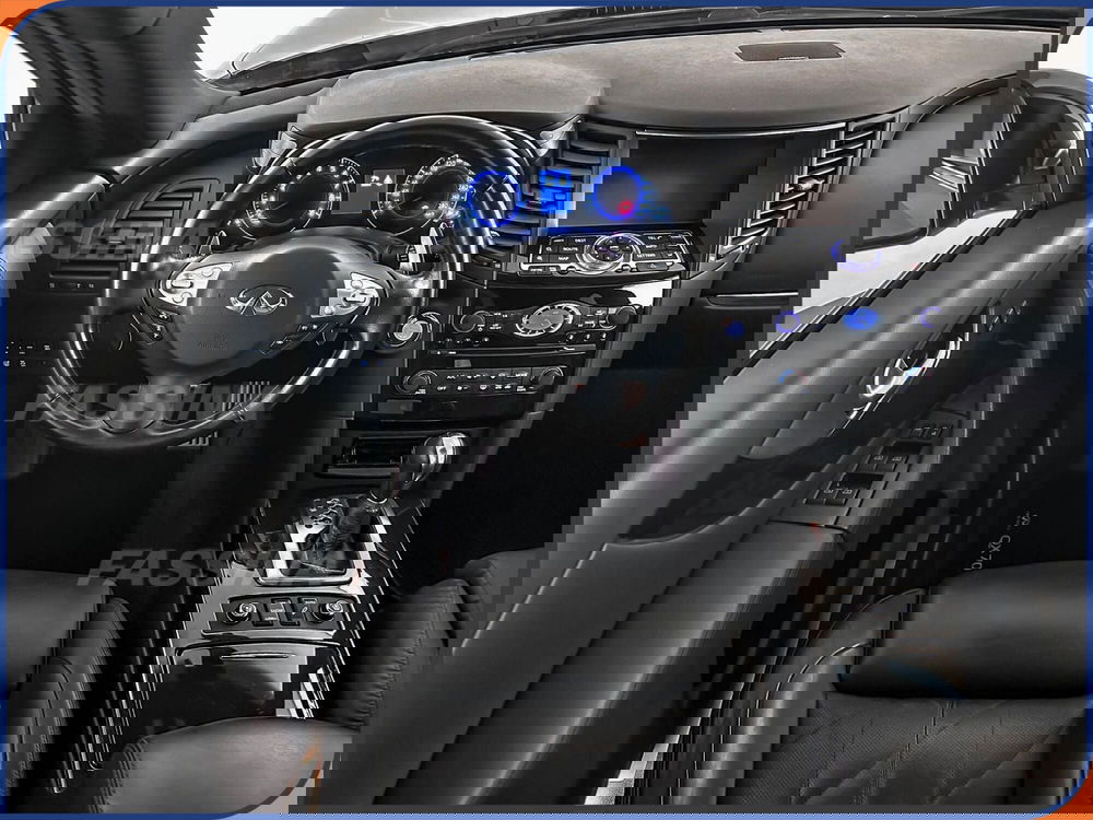 Infiniti QX70 usata a Milano (10)