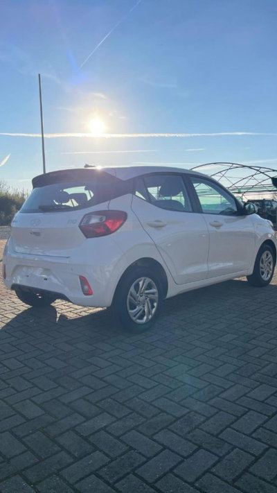 Hyundai i10 1.0 mpi Connectline 63cv nuova a Novara