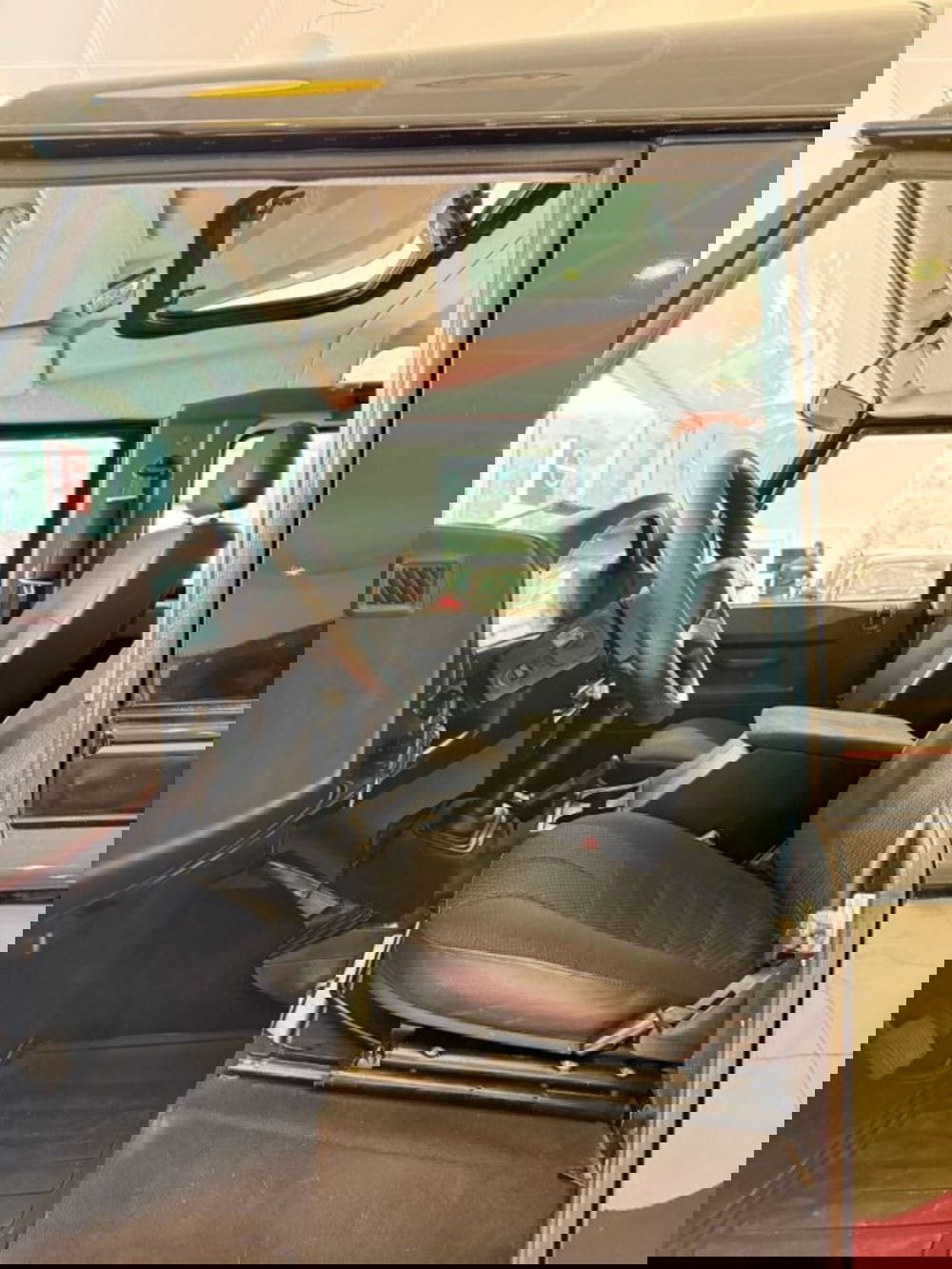 Land Rover Defender usata a Sassari (7)