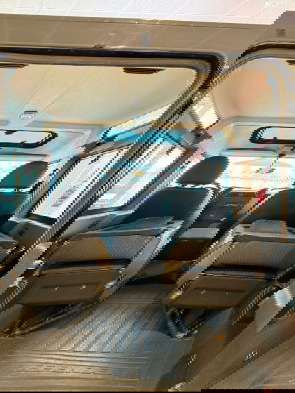 Land Rover Defender usata a Sassari (8)