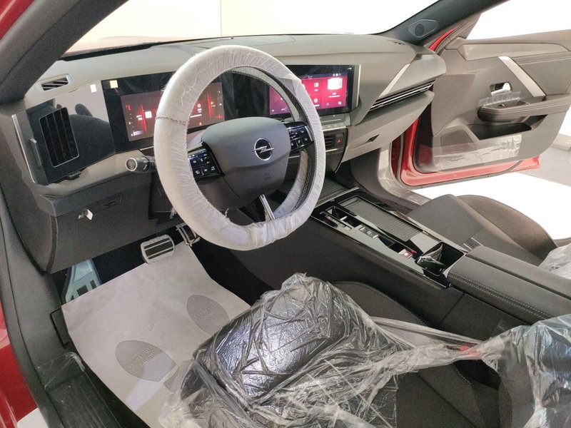 Opel Astra nuova a L'Aquila (11)