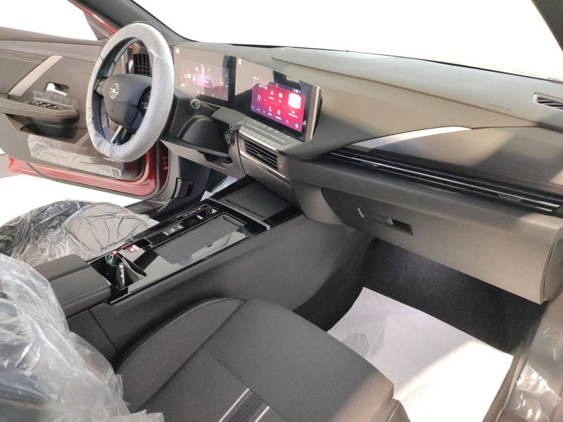 Opel Astra nuova a L'Aquila (12)