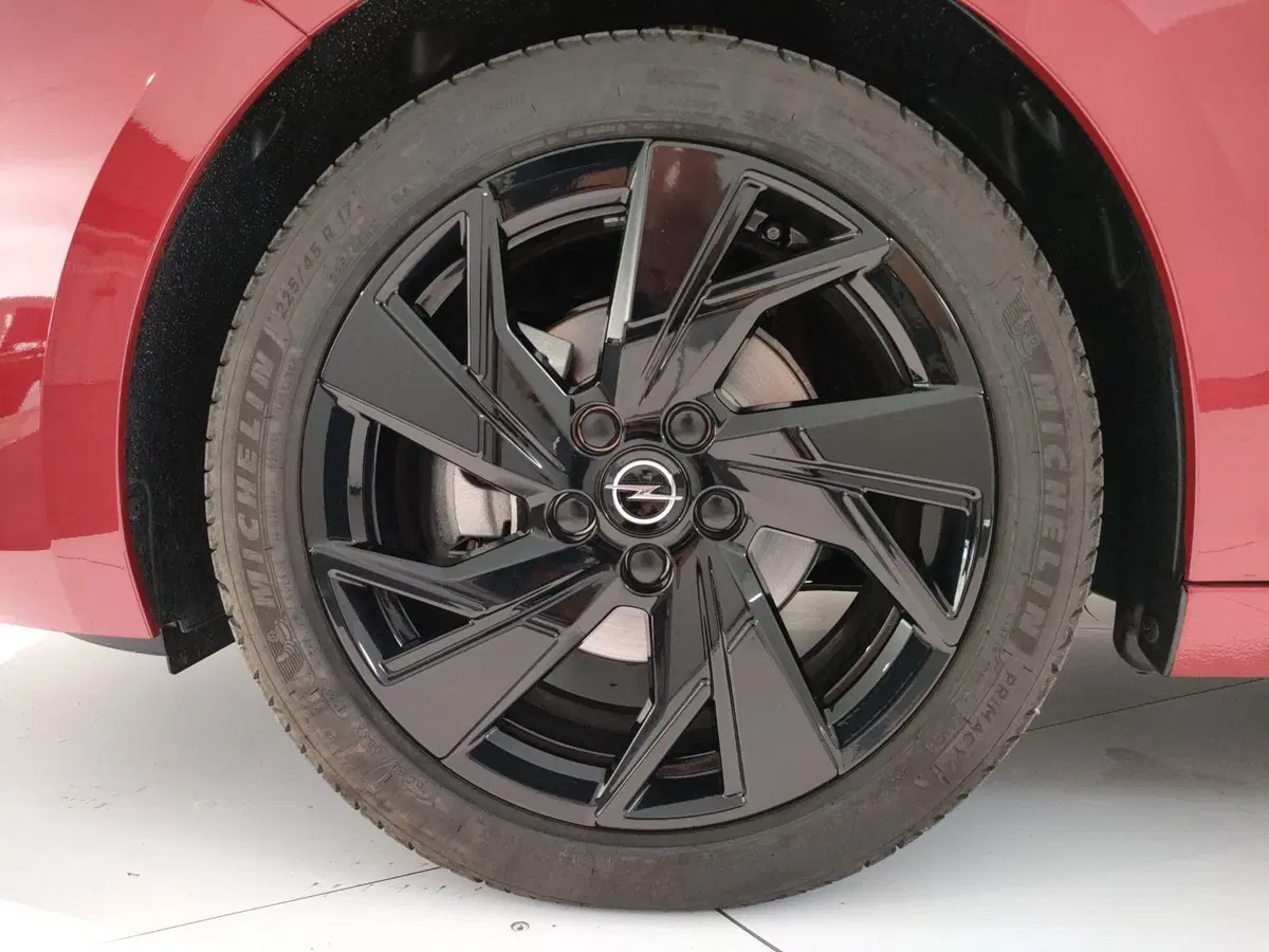 Opel Astra nuova a L'Aquila (7)