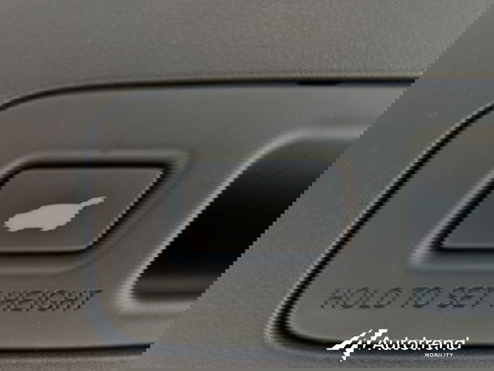 Honda ZR-V usata a Bari (16)