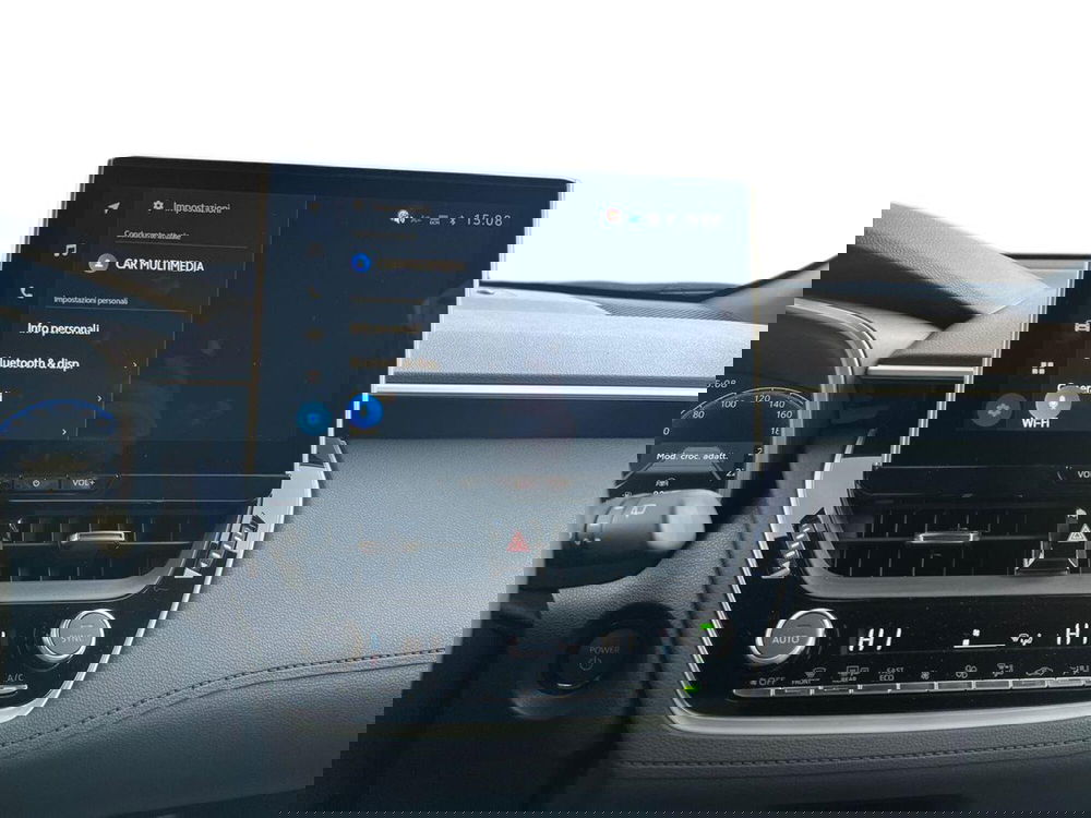 Toyota Corolla Cross Hybrid nuova a Lecco (13)