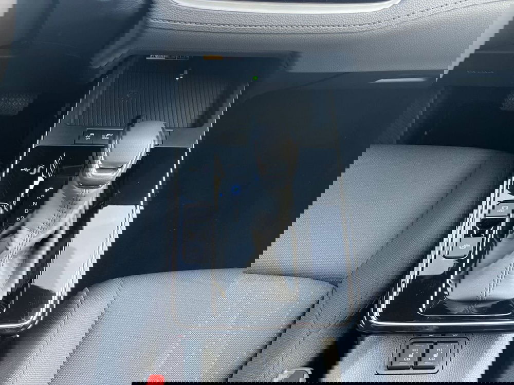 Toyota Corolla Cross Hybrid nuova a Lecco (14)