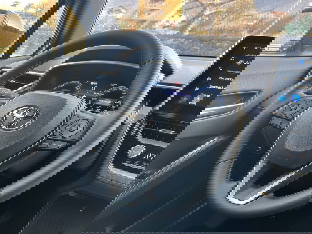 Toyota Corolla Cross Hybrid nuova a Lecco (15)