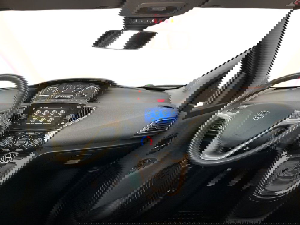 Lancia Ypsilon usata a Torino (9)