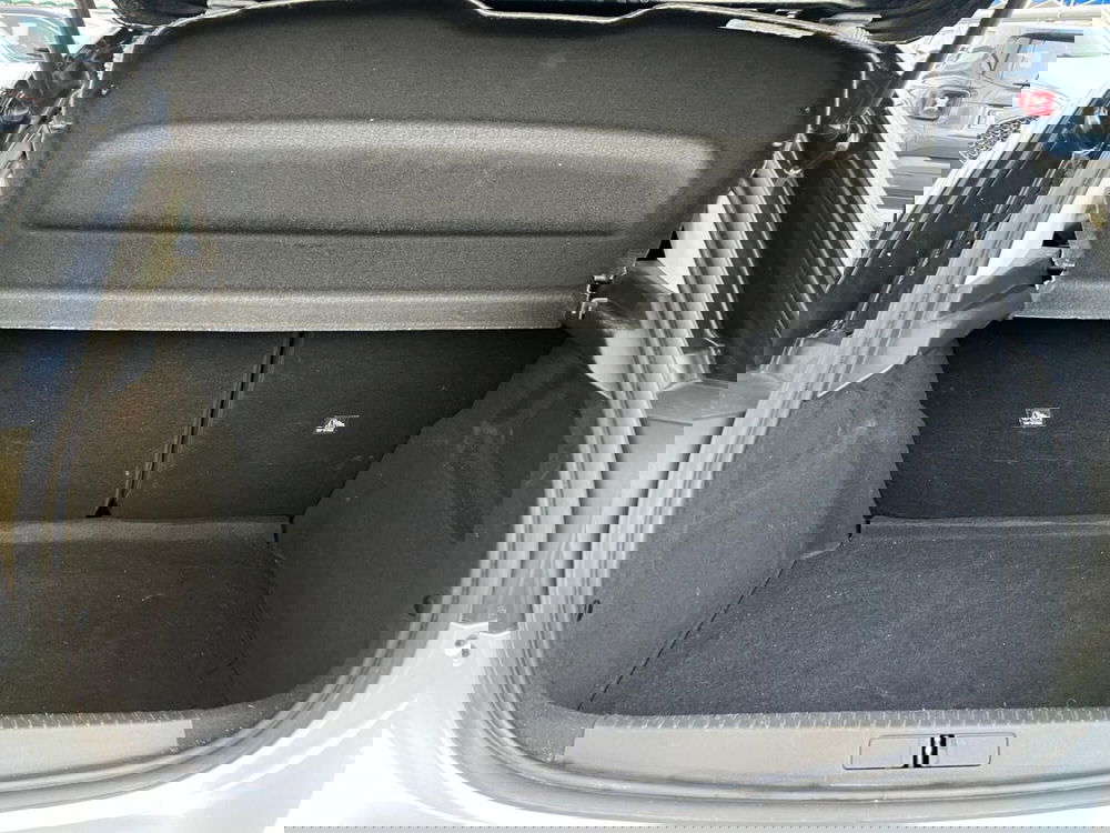 Opel Corsa usata a Milano (12)