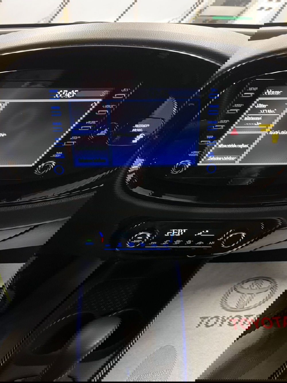 Toyota Aygo X usata a Prato (11)