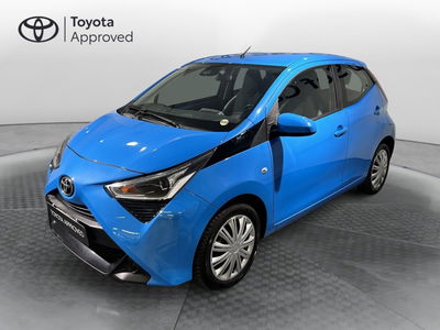 Toyota Aygo Connect 1.0 VVT-i 72 CV 5 porte x-play del 2019 usata a Milano