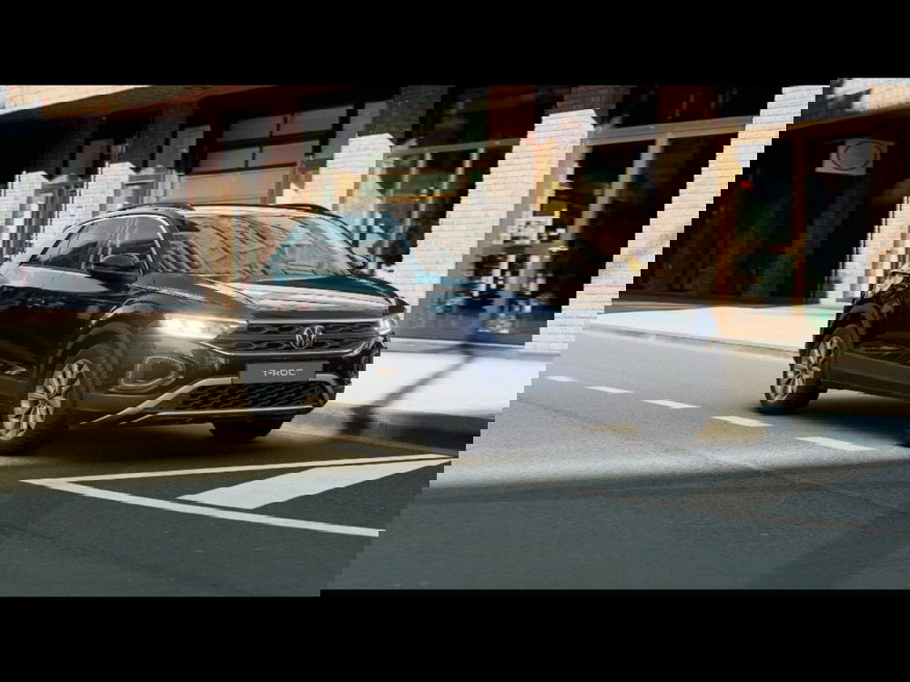 Volkswagen T-Roc nuova a Livorno (4)