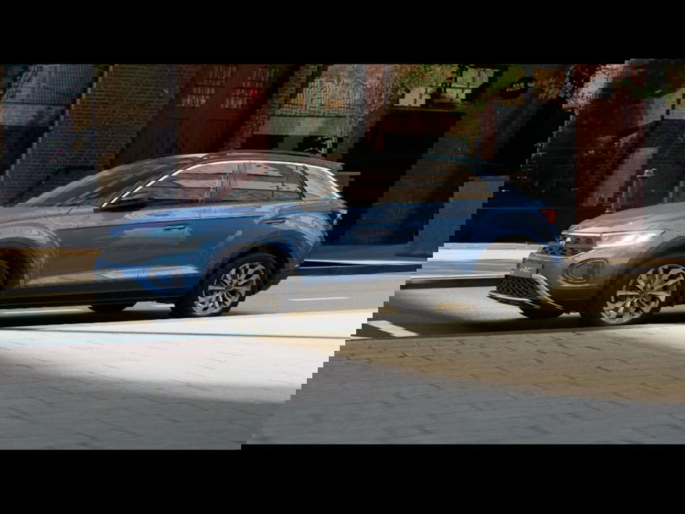 Volkswagen T-Roc nuova a Livorno (2)