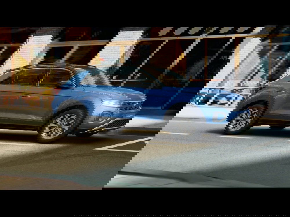 Volkswagen T-Roc nuova a Livorno (3)