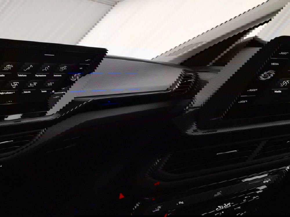 Volkswagen T-Cross usata a Massa-Carrara (12)