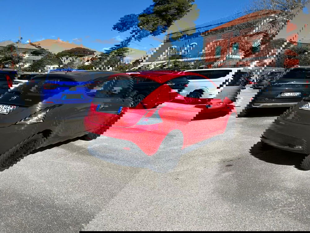 Lancia Ypsilon usata a Salerno (3)