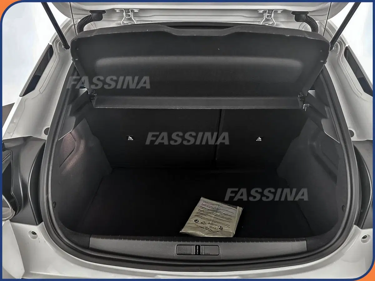 Lancia Ypsilon usata a Milano (11)