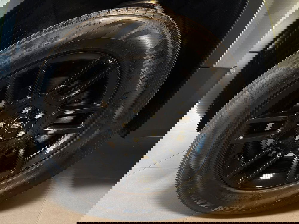 Land Rover Defender usata a Alessandria (9)