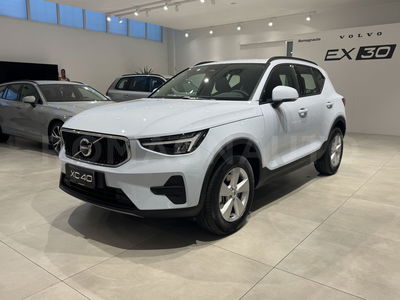 Volvo XC40 B3 automatico Essential nuova a Forli'