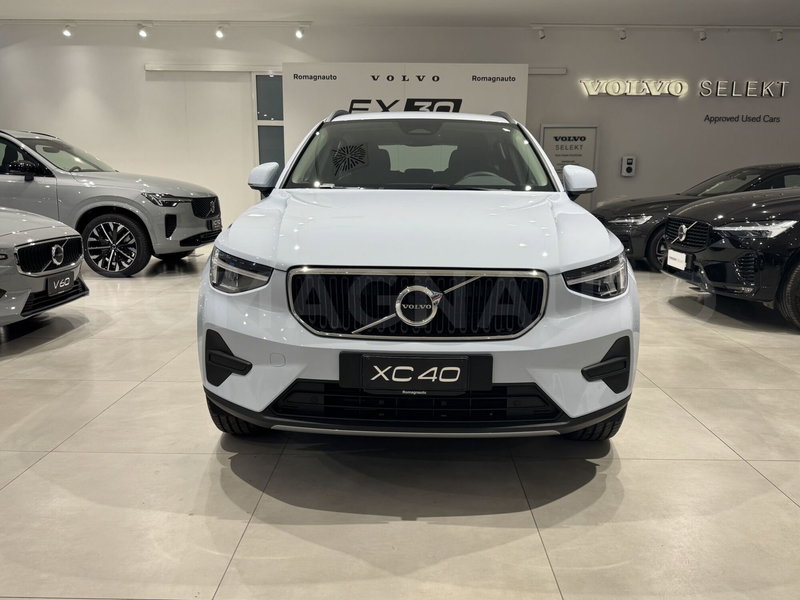 Volvo XC40 nuova a Forlì-Cesena (2)