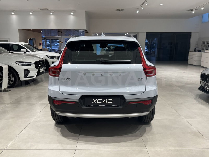 Volvo XC40 nuova a Forlì-Cesena (4)