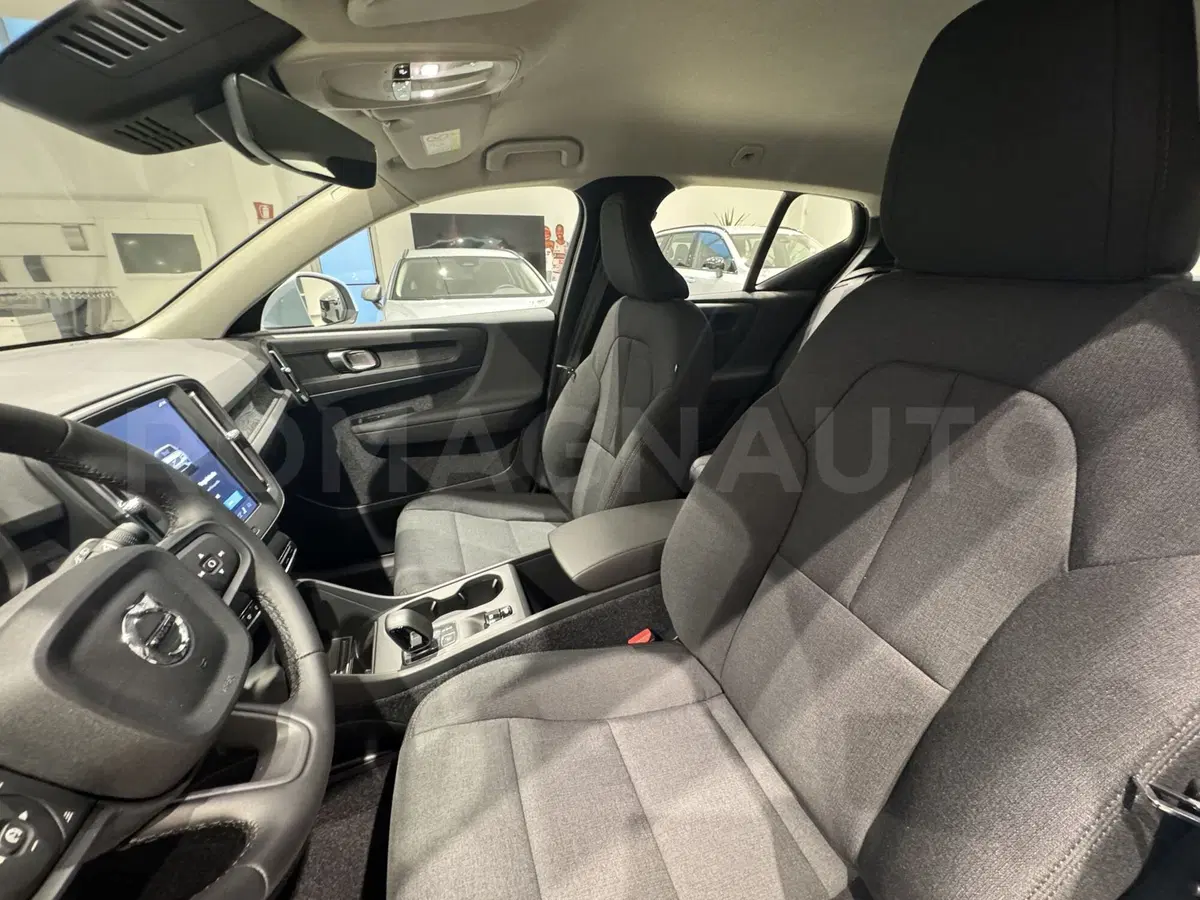 Volvo XC40 nuova a Forlì-Cesena (7)