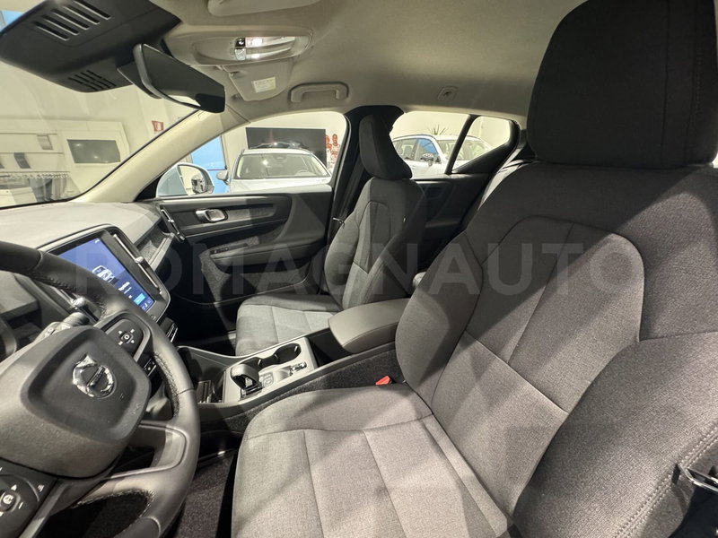 Volvo XC40 nuova a Forlì-Cesena (7)