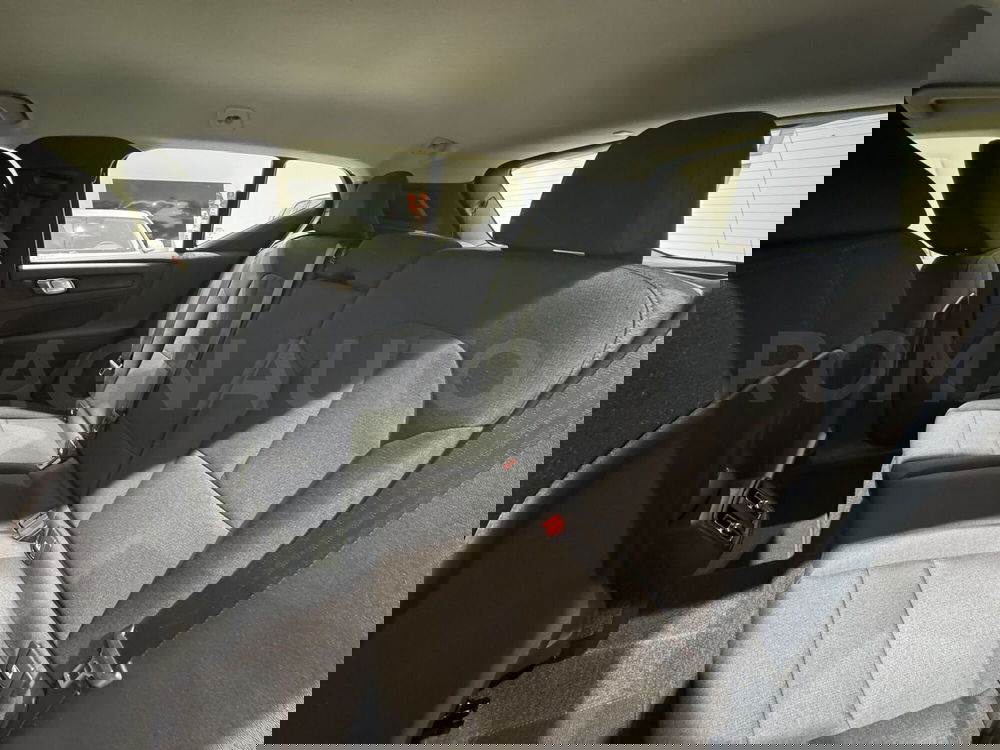 Volvo XC40 nuova a Forlì-Cesena (8)