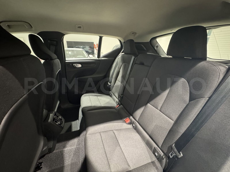 Volvo XC40 nuova a Forlì-Cesena (8)