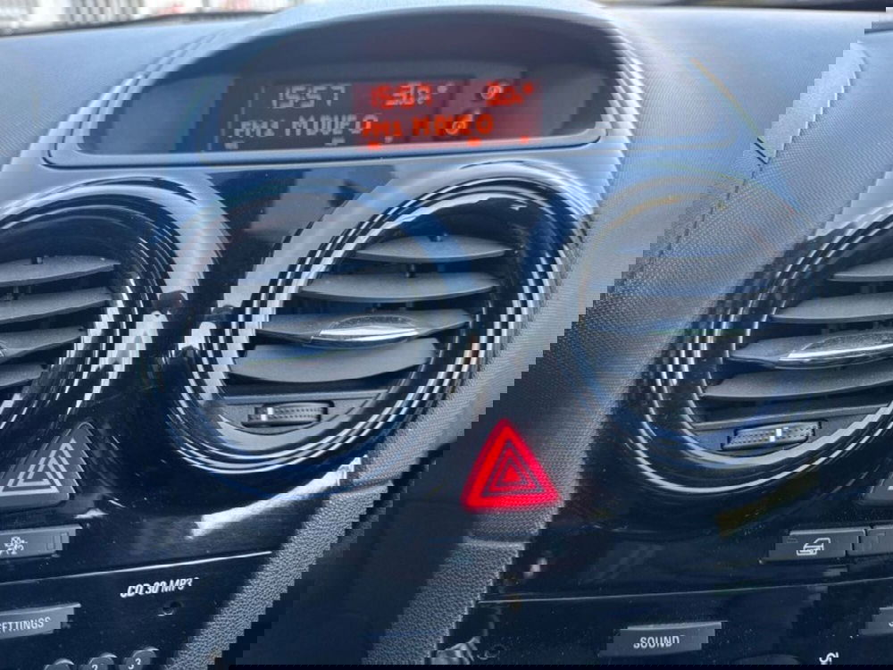 Opel Corsa usata a Lecco (10)