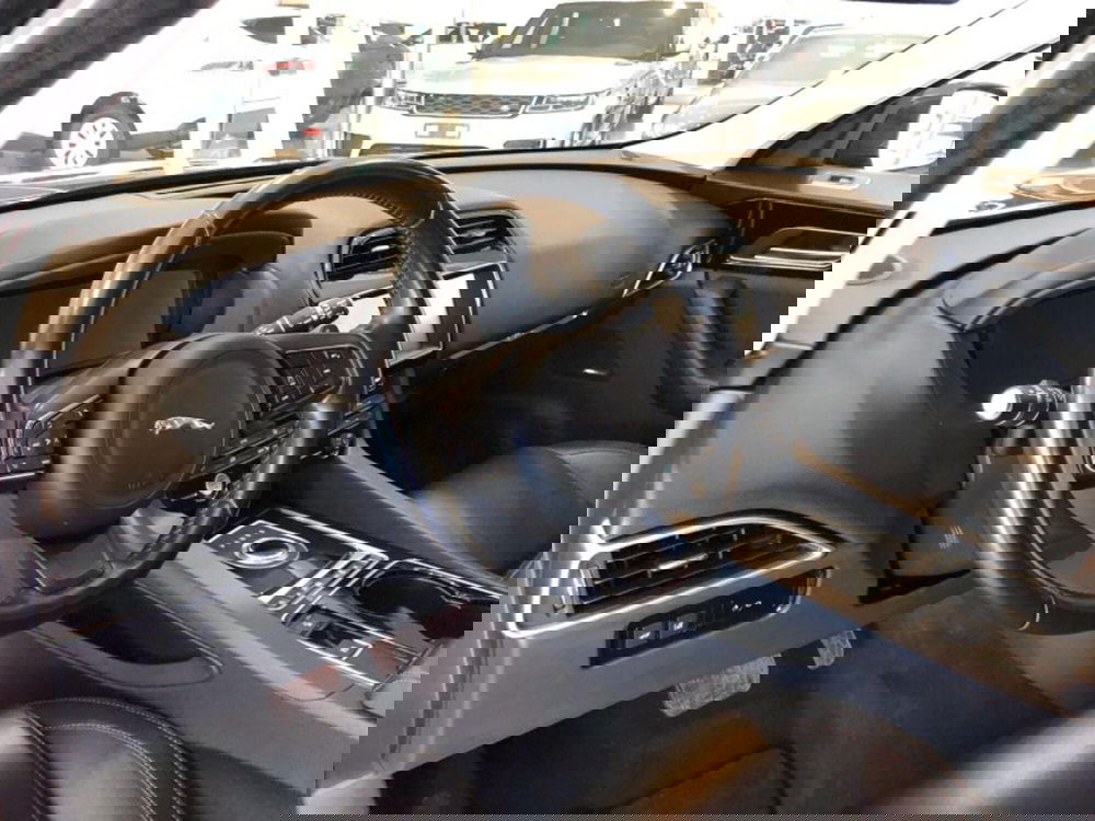 Jaguar F-Pace usata a Pistoia (3)