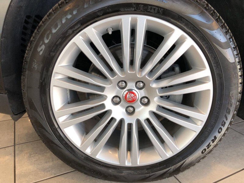 Jaguar F-Pace usata a Pistoia (5)