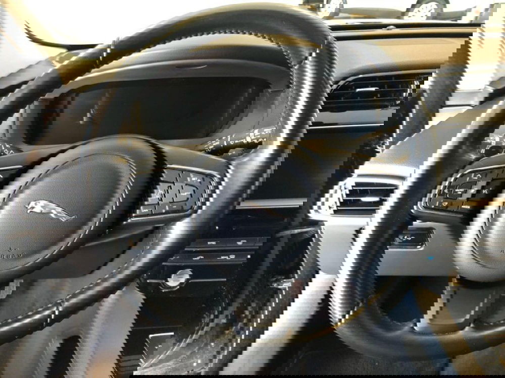 Jaguar F-Pace usata a Pistoia (6)