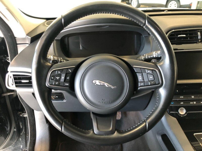 Jaguar F-Pace usata a Pistoia (6)