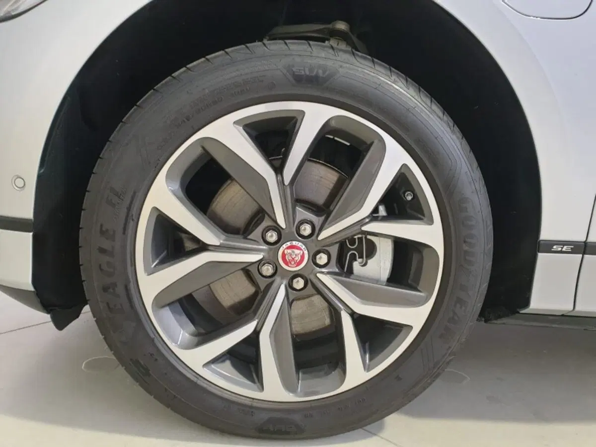 Jaguar I-Pace usata a Pistoia (14)