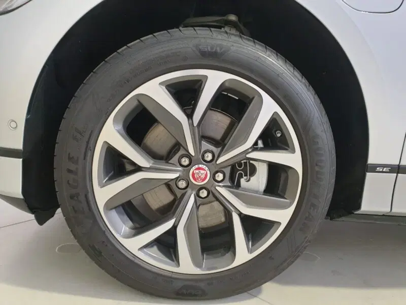Jaguar I-Pace usata a Pistoia (14)