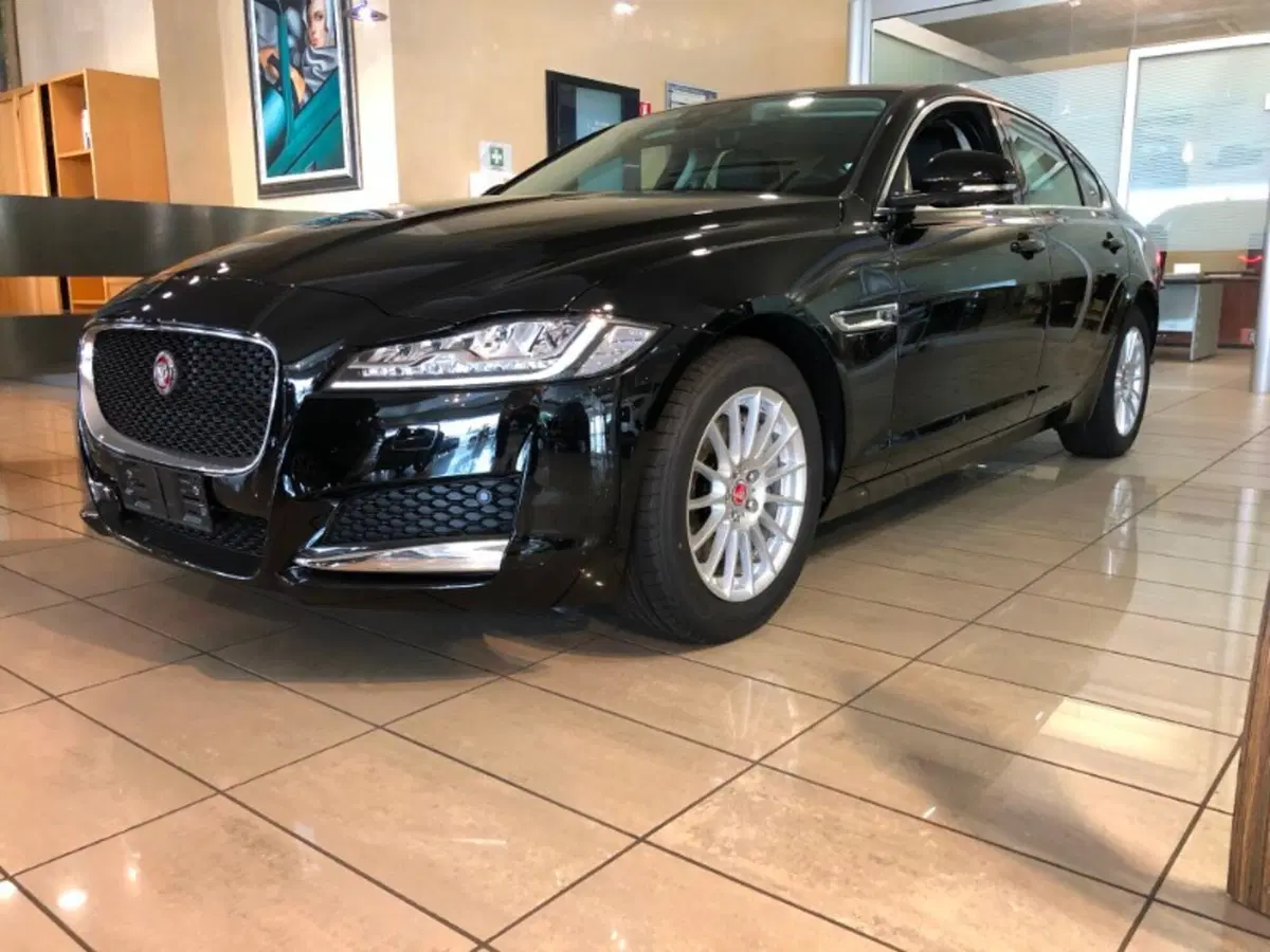 Jaguar XF usata a Pistoia (2)