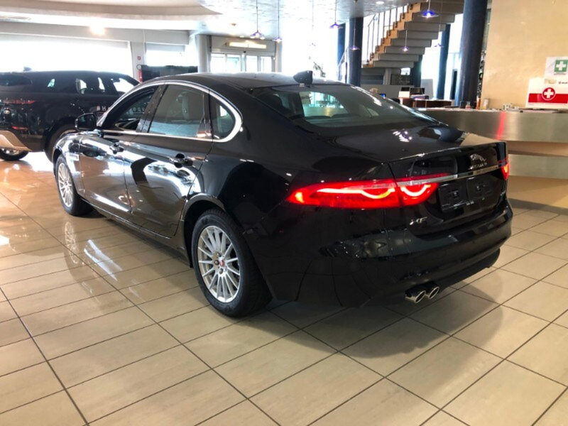 Jaguar XF usata a Pistoia (4)