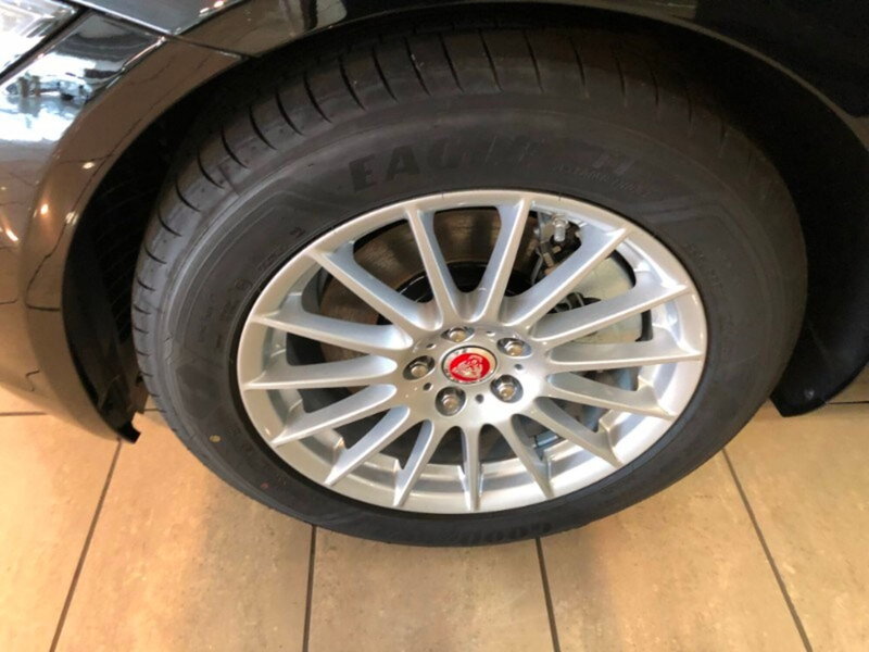 Jaguar XF usata a Pistoia (5)