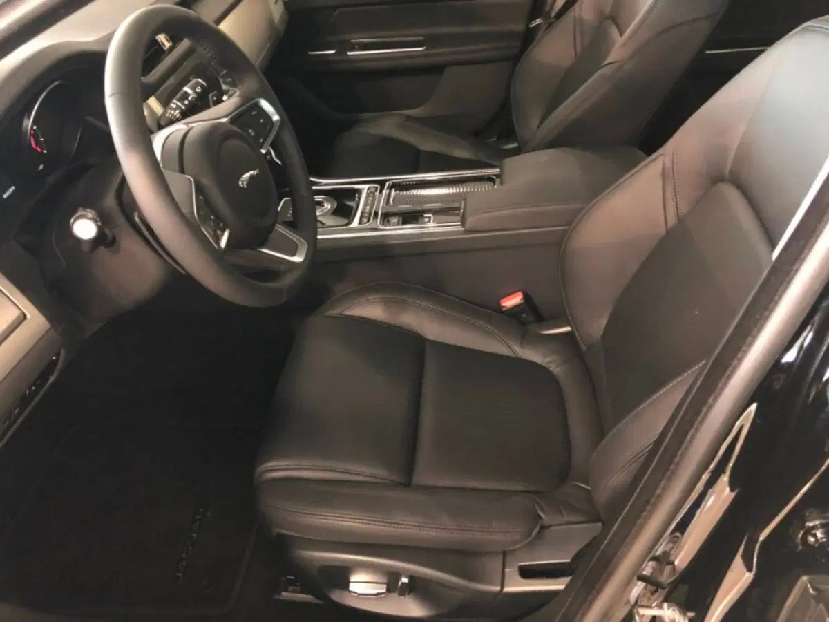 Jaguar XF usata a Pistoia (6)