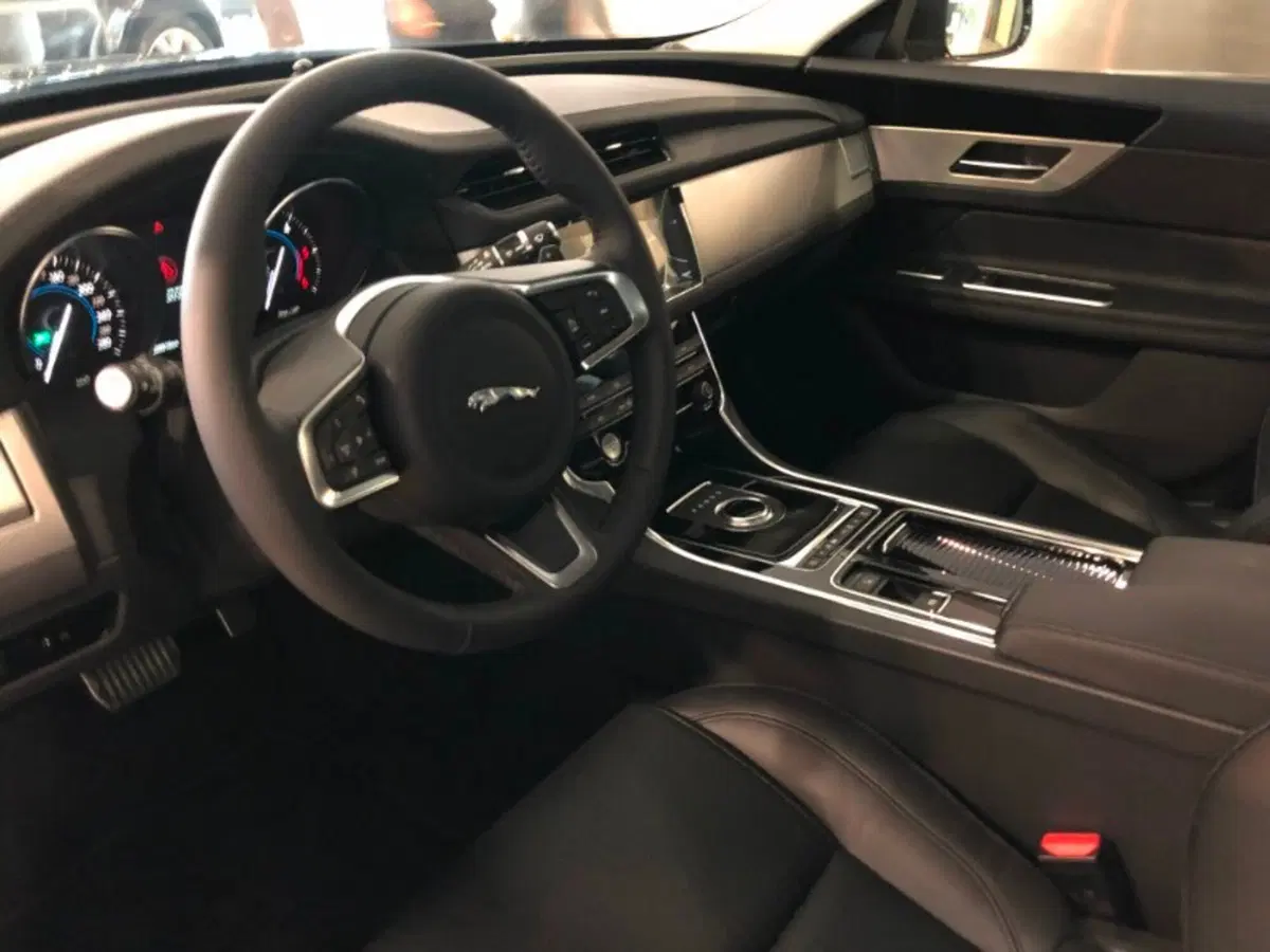Jaguar XF usata a Pistoia (7)