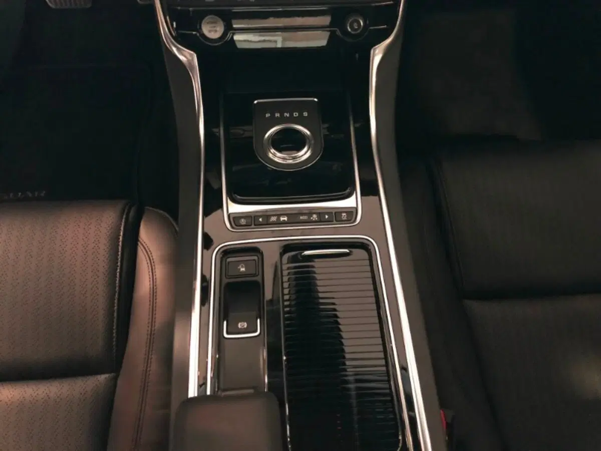 Jaguar XF usata a Pistoia (9)