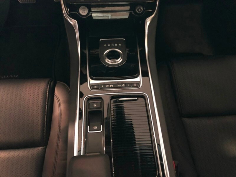 Jaguar XF usata a Pistoia (9)