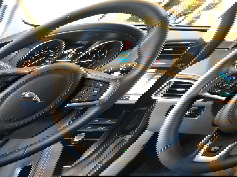 Jaguar F-Pace usata a Pistoia (5)