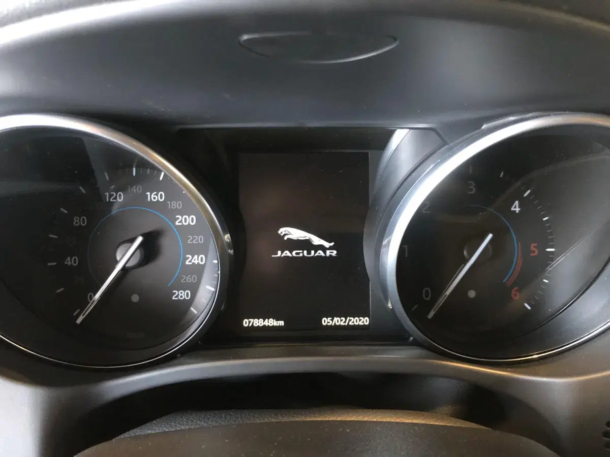 Jaguar F-Pace usata a Pistoia (15)