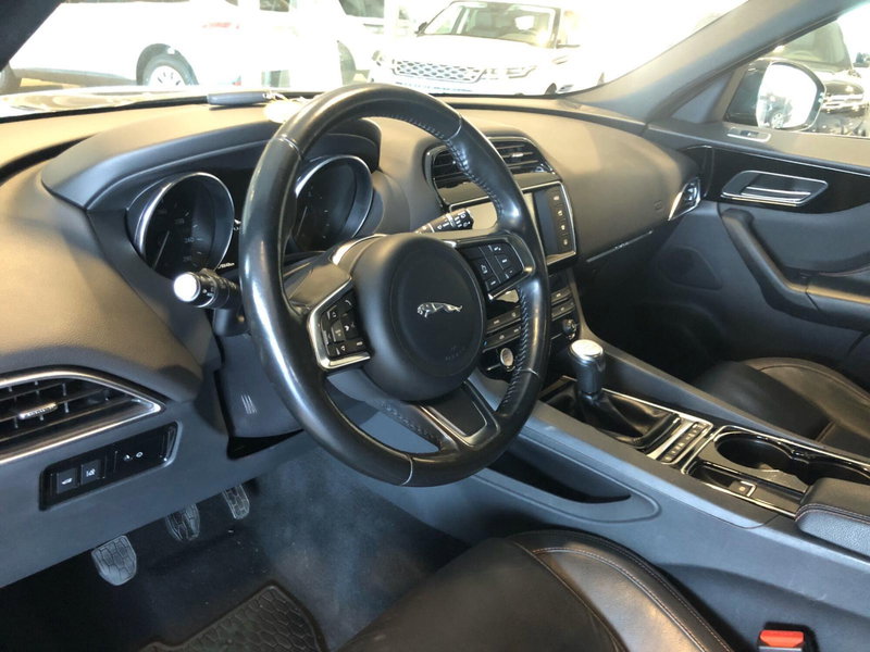 Jaguar F-Pace usata a Pistoia (6)