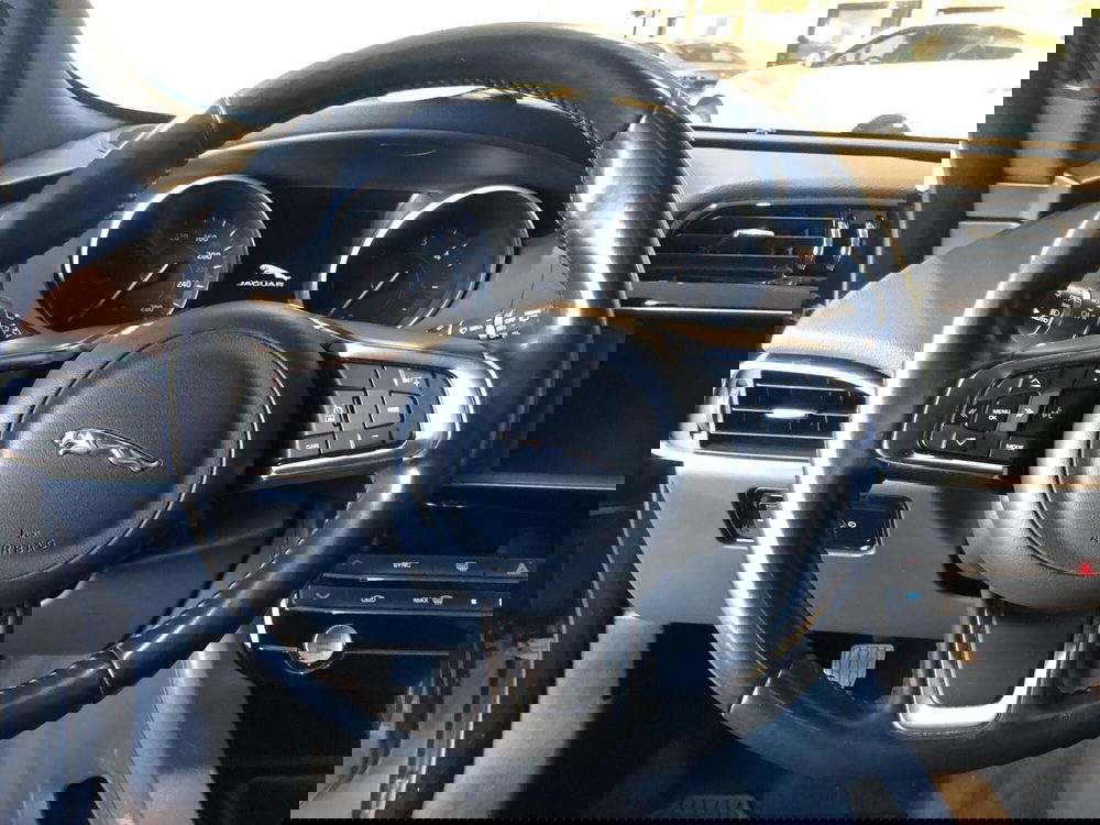 Jaguar F-Pace usata a Pistoia (9)