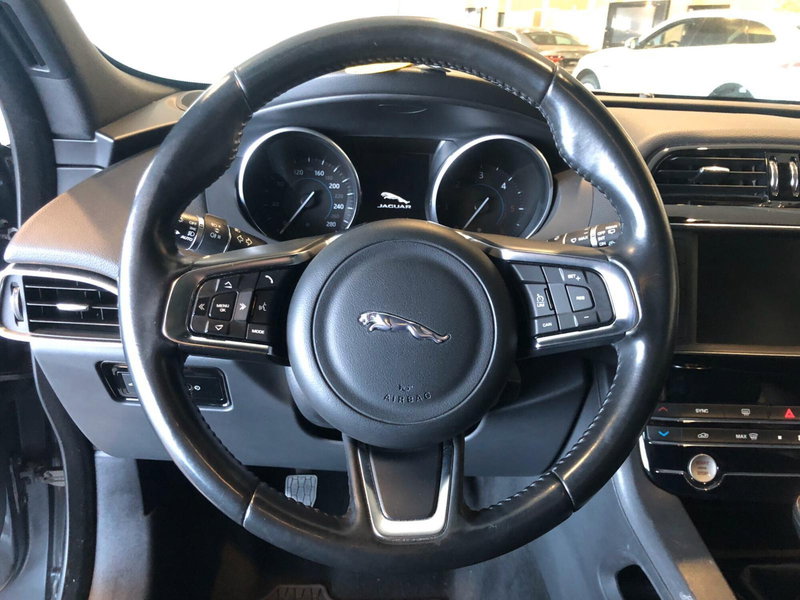 Jaguar F-Pace usata a Pistoia (9)