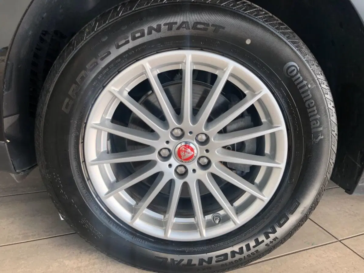 Jaguar F-Pace usata a Pistoia (8)
